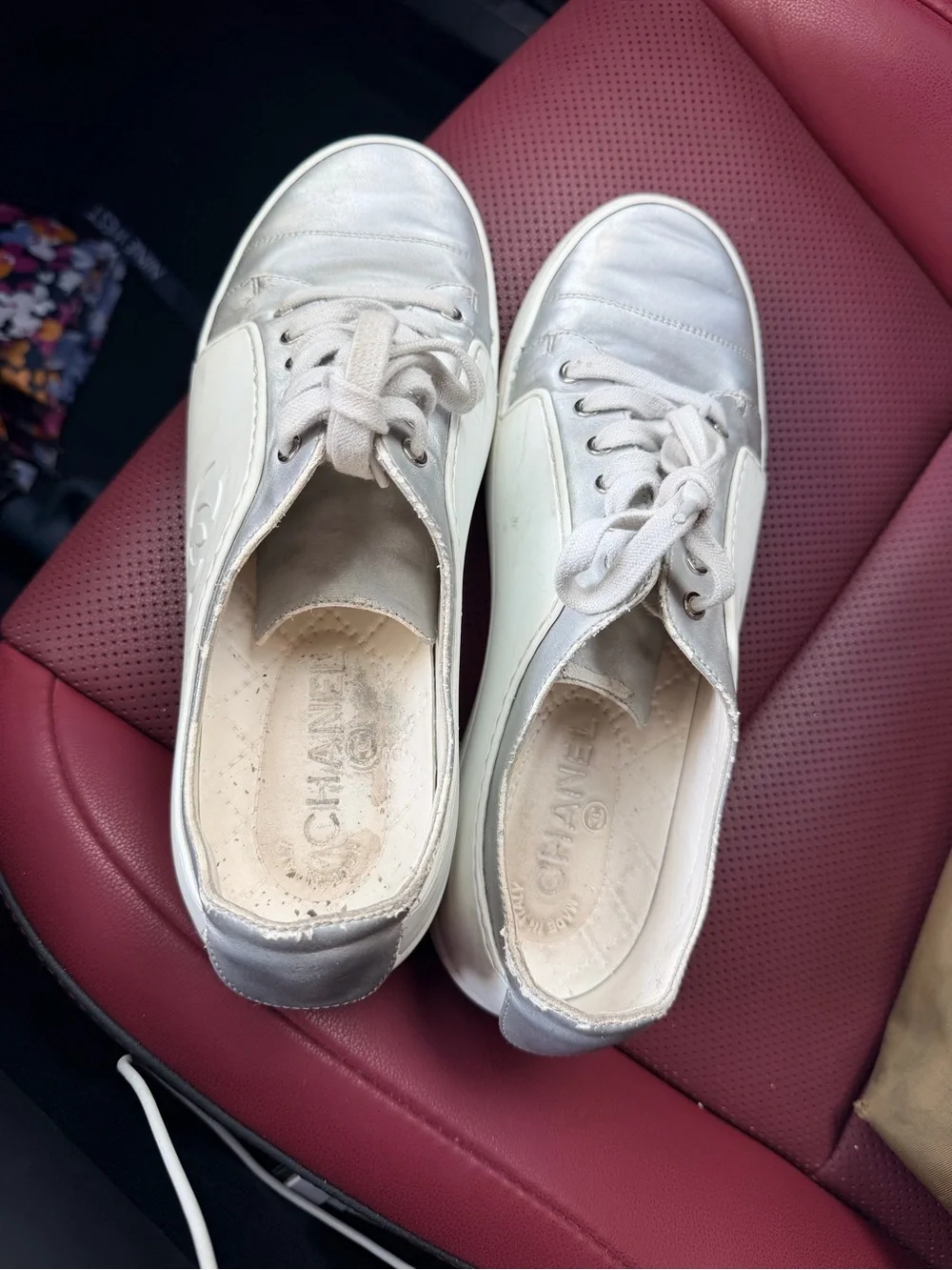 CHANEL White Leather Low-Top CC Logo Sneakers
